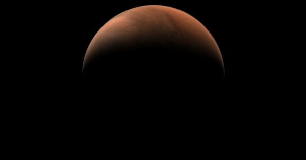 A crescent of the northern hemisphere of Mars taken by Tianwen-1&#039;s medium-resolution camera in March 2021.